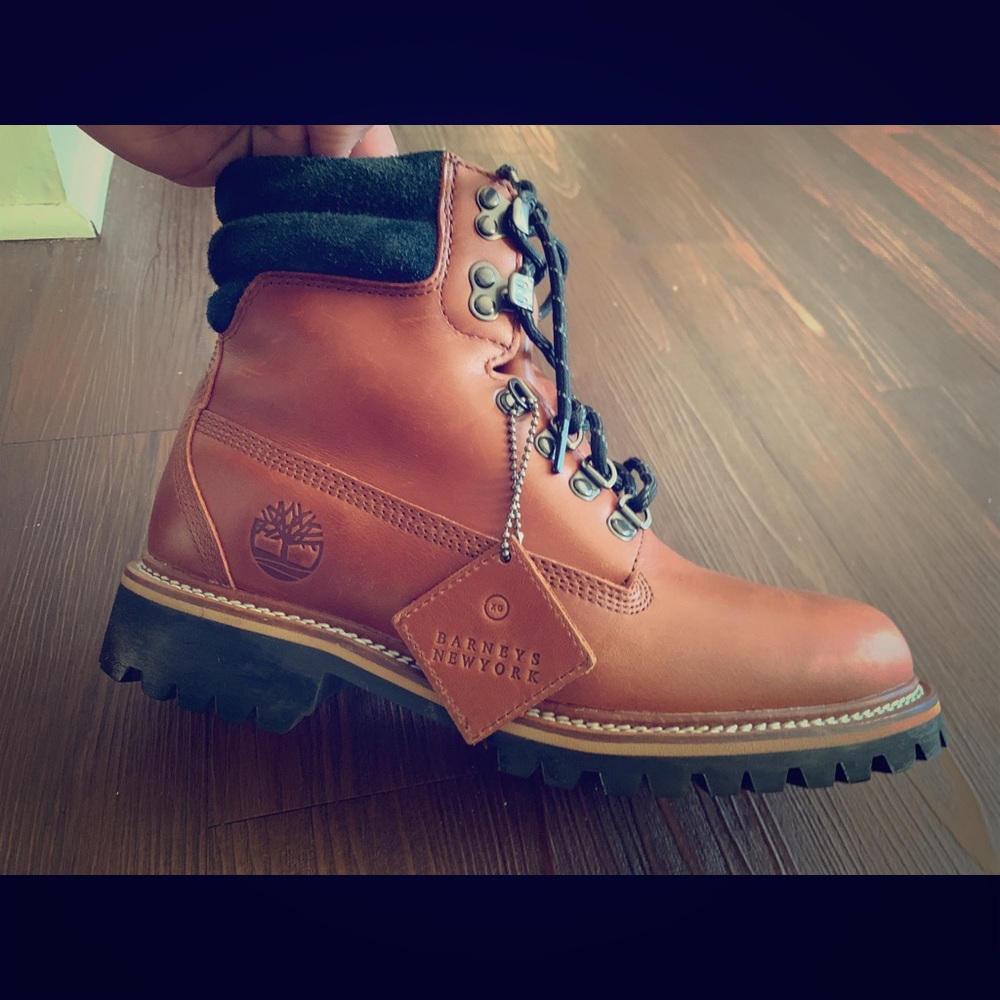 (RARE) BARNEYS NEW YORK TIMBERLANDS